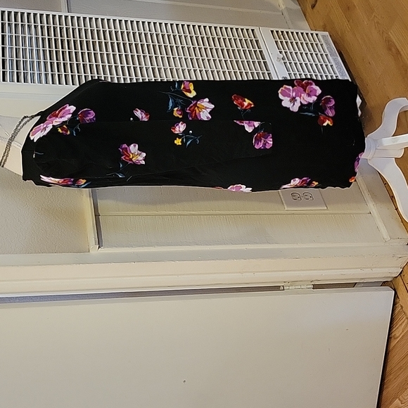 Floral Print - Picture 2 of 3